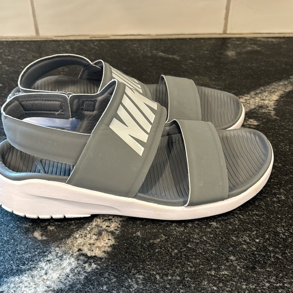 Nike Tanjun Sandals size 7 - Picture 1 of 11